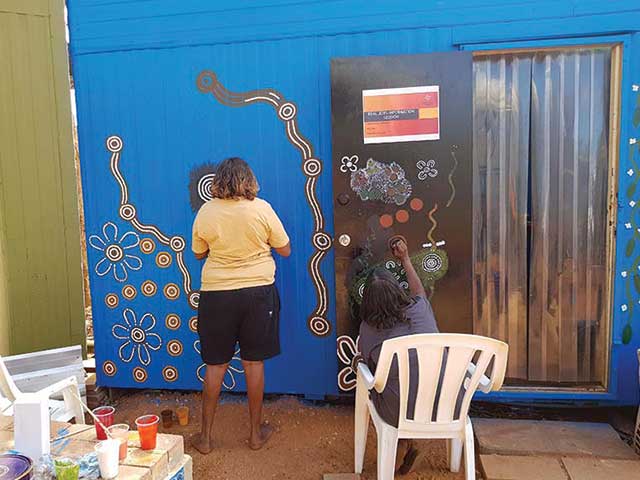 Ladies at Mutitjulu Create a Welcoming Space