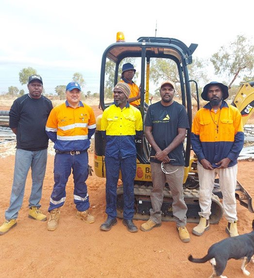 Image: Cert II in Construction training at Image: Men standing next to the map painted on a car bonnet - Map is of Image: Ladies with the painted map on a car bonnet at Ali Curung - Image of men in front of a digger.
